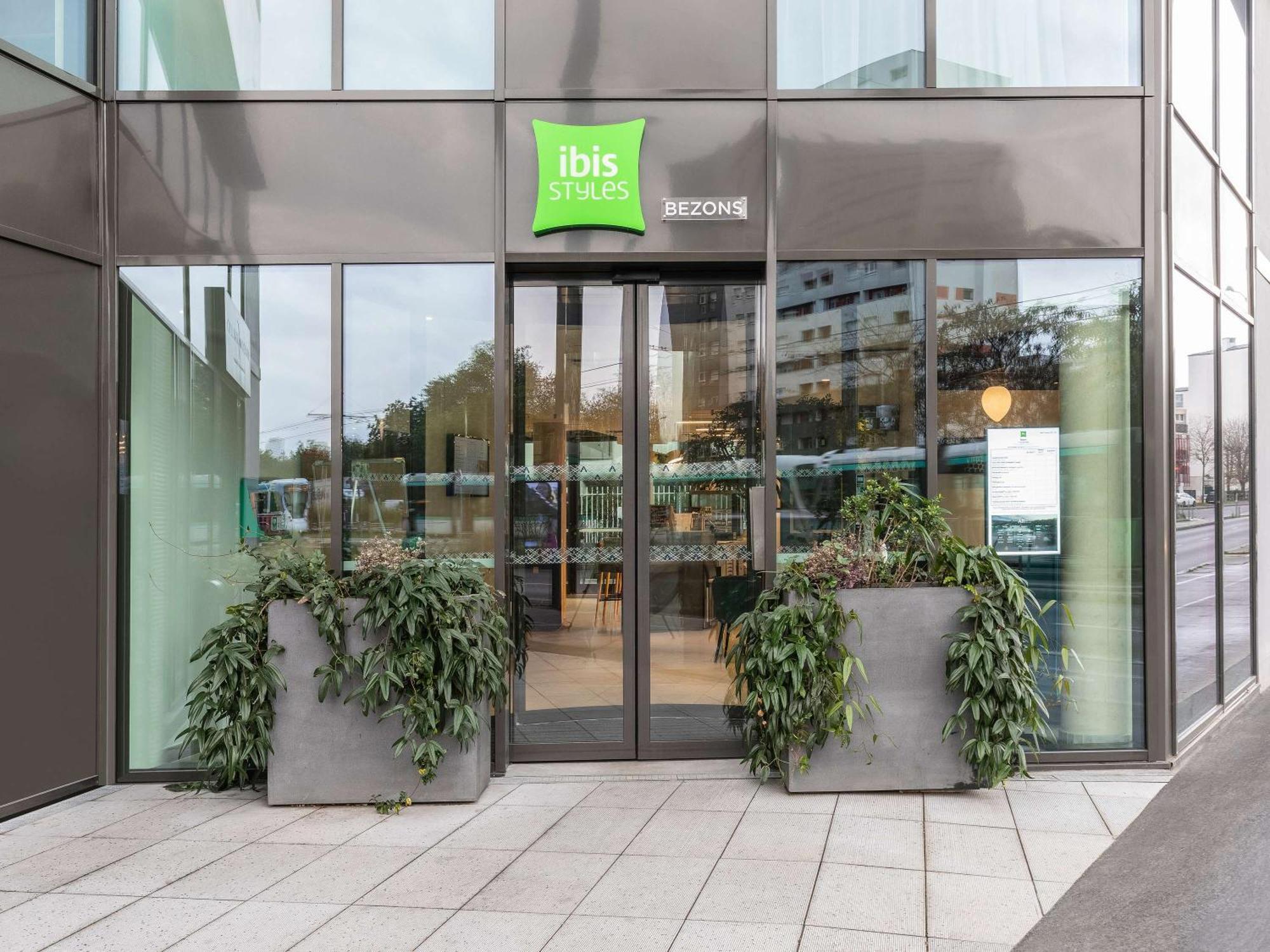 Ibis Styles Bezons Paris La Defense Exterior foto